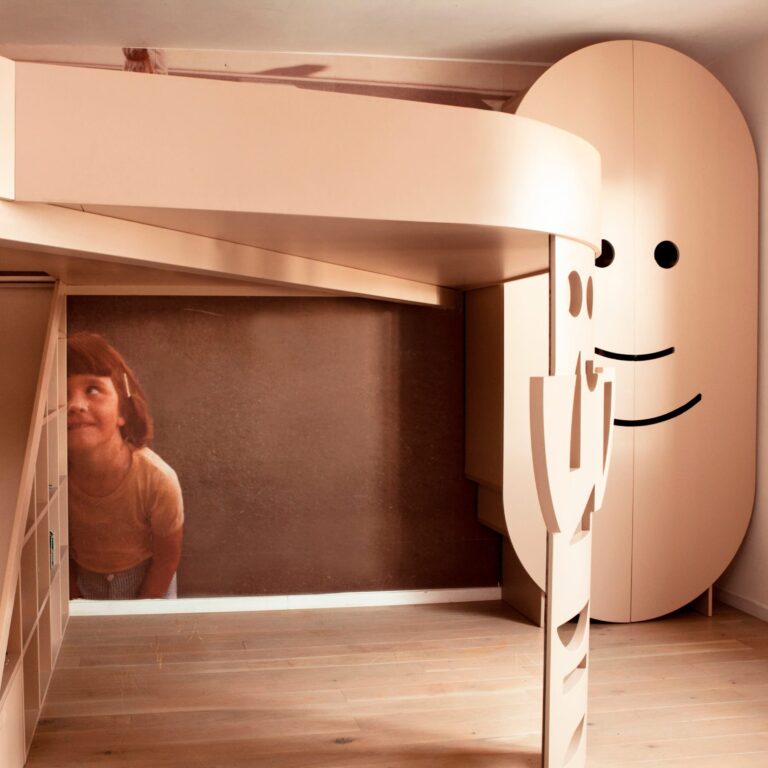 The robot icon childrens-wardrobe-maxime-inside-the minimalist-kids-room Birdy